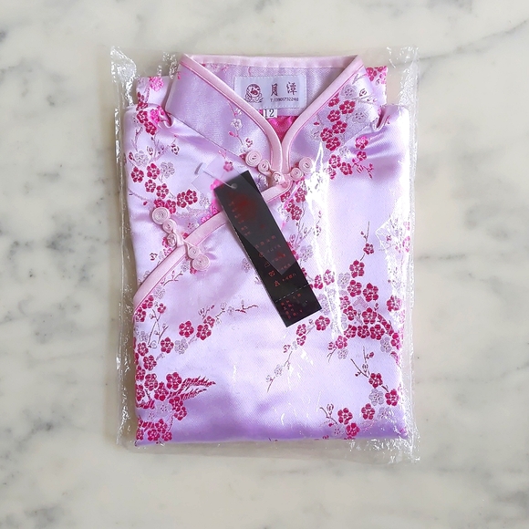 NWT. Rayon Blended Satin Floral Embroidery Short Sleeve Chinese Gown. - Picture 3 of 7